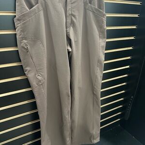 Women’s Mountain Hard Wear Casual Straight-Leg hiking Pants — brown